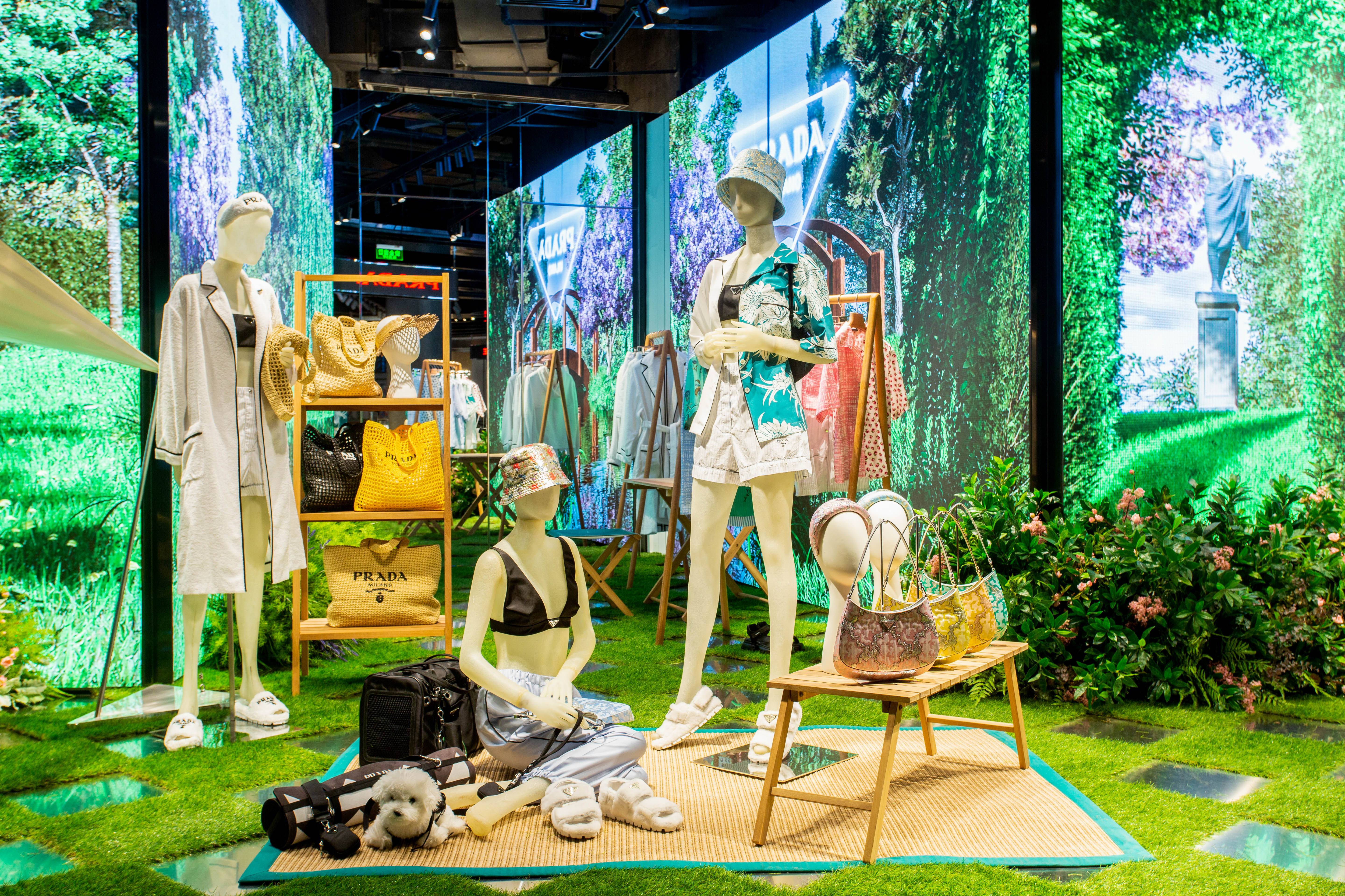 In Bildern: Prada startet Outdoor-inspirierte Pop-Ups und In-Store