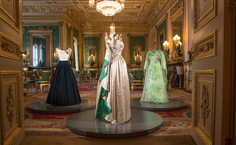 Die Roben Der Queen Ausstellung In Windsor Castle